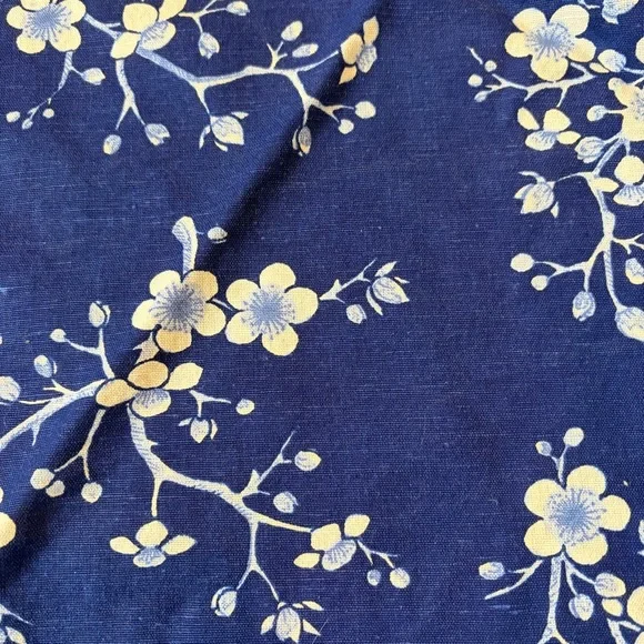 Williams Sonoma Blue Floral table cloth - Picture 3 of 3
